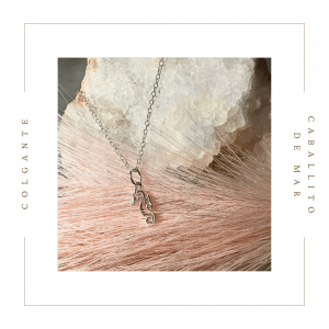 Colgante de plata con forma de caballito de mar