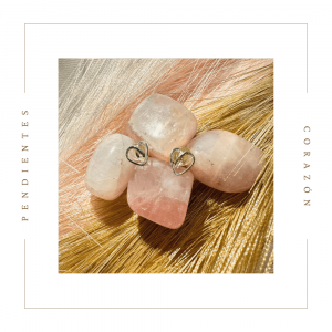 Pendientes de plata de corazón sobre piedras rosas