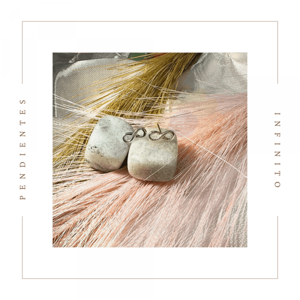 Pendientes de plata con forma de infinito sobre piedras