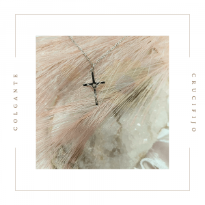 Colgante de plata con crucifijo