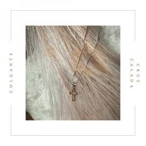Colgante de plata con forma de cruz