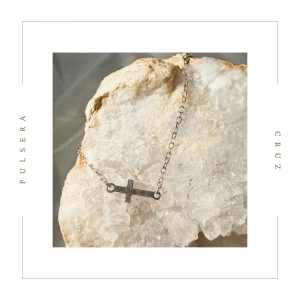 Pulsera de plata con cruz incorporada