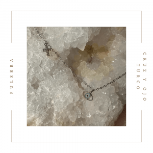 Pulsera de plata con símbolo de cruz y ojo turco
