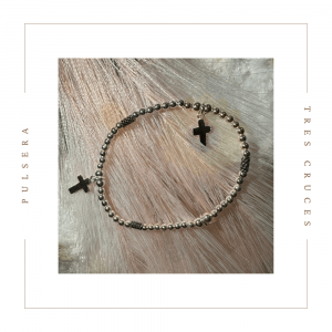 Pulsera de plata con tres cruces